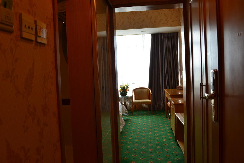 Minland Hotel Shenzhen Room photo